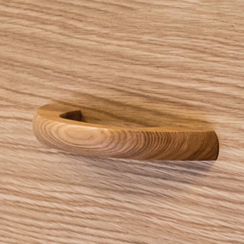 Shaped solid oak handle on the side of The Willersley, in a natural matt finish